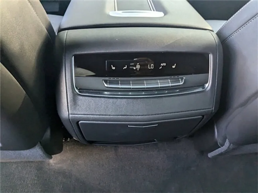 2024 Cadillac Escalade Premium Luxury photo 13