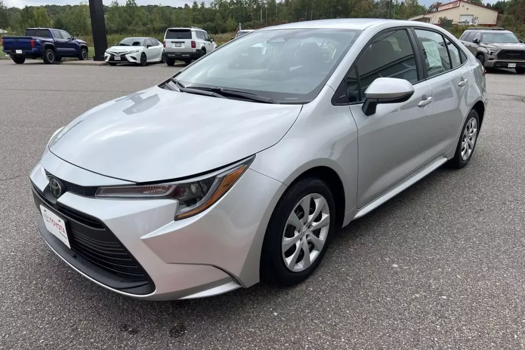 2025 Toyota Corolla LE photo 1