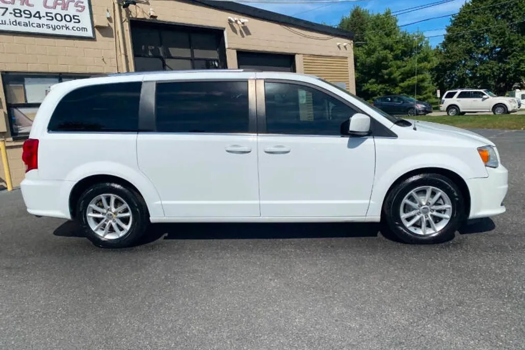 2018 Dodge Grand Caravan SXT photo 1
