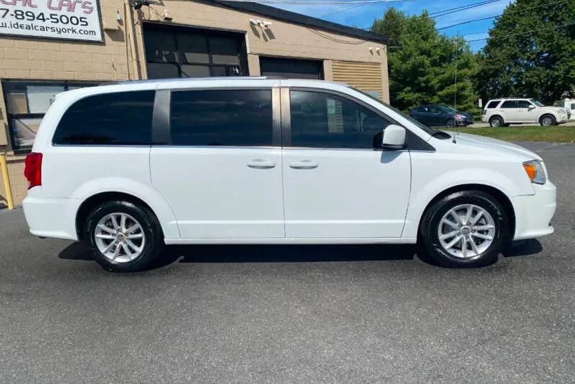 2018 Dodge Grand Caravan SXT photo 1