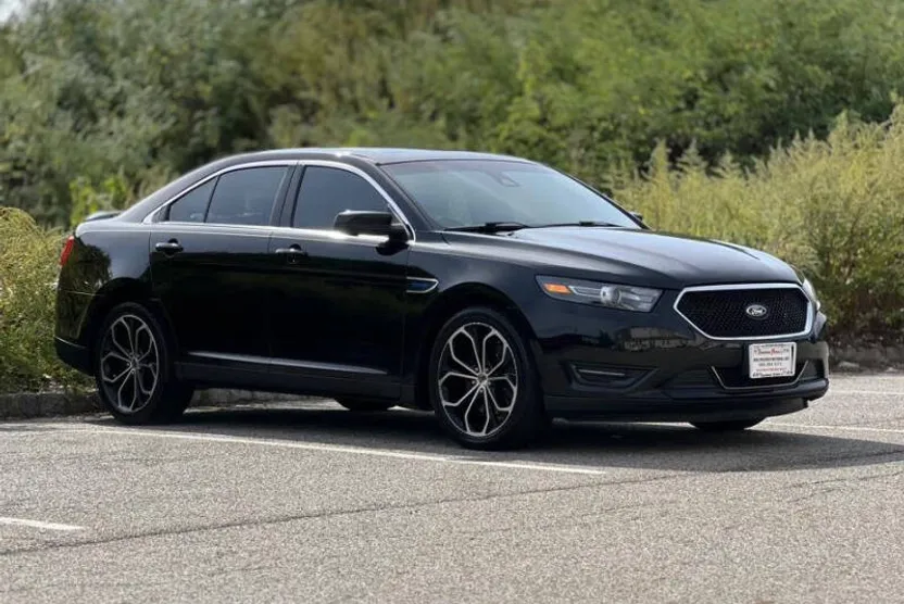 2017 Ford Taurus SHO photo 1