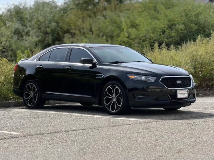 2017 Ford Taurus SHO photo 1