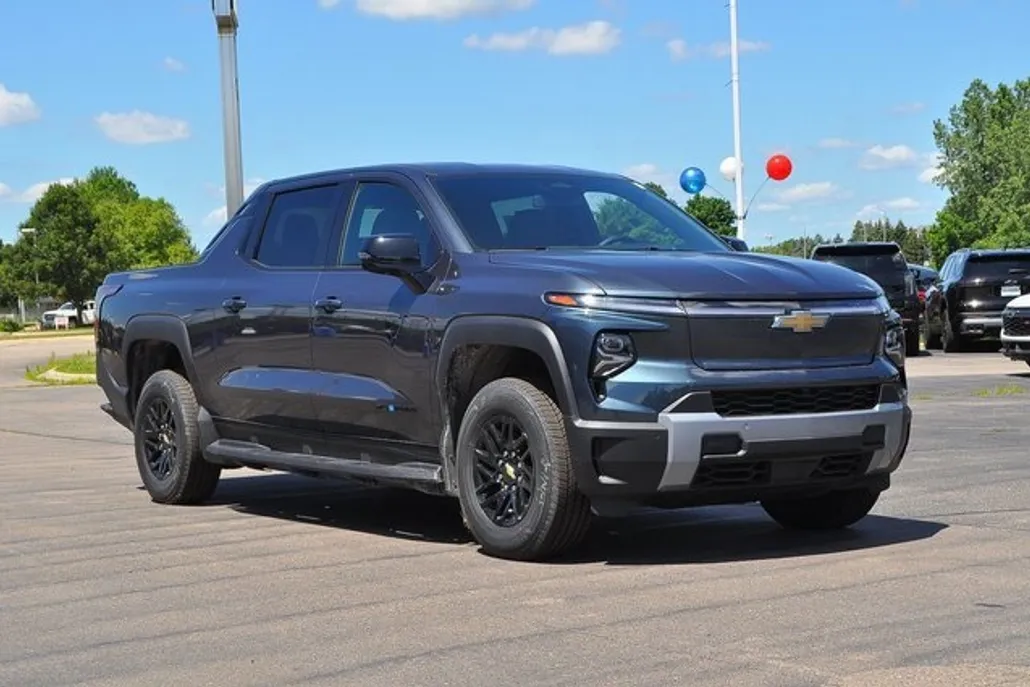 2025 Chevrolet Silverado EV LT photo 1