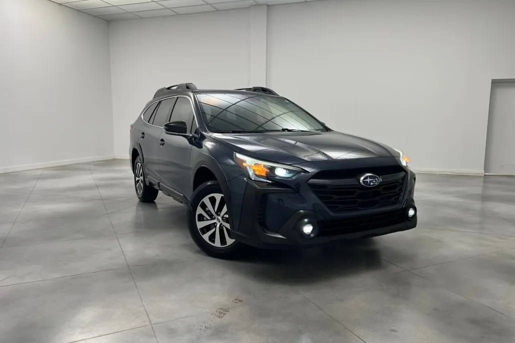 2023 Subaru Outback Premium photo 1