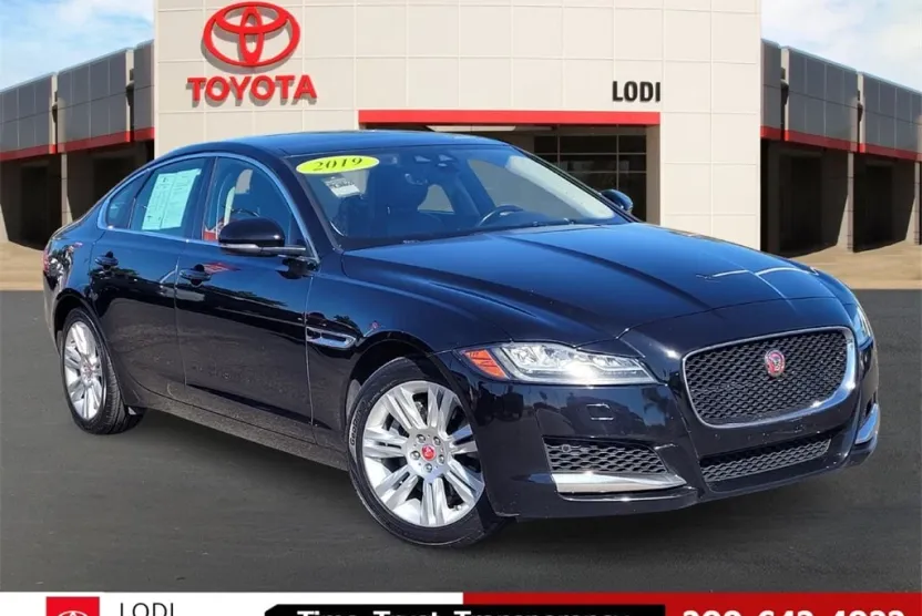 2019 Jaguar XF 25t Prestige photo 1