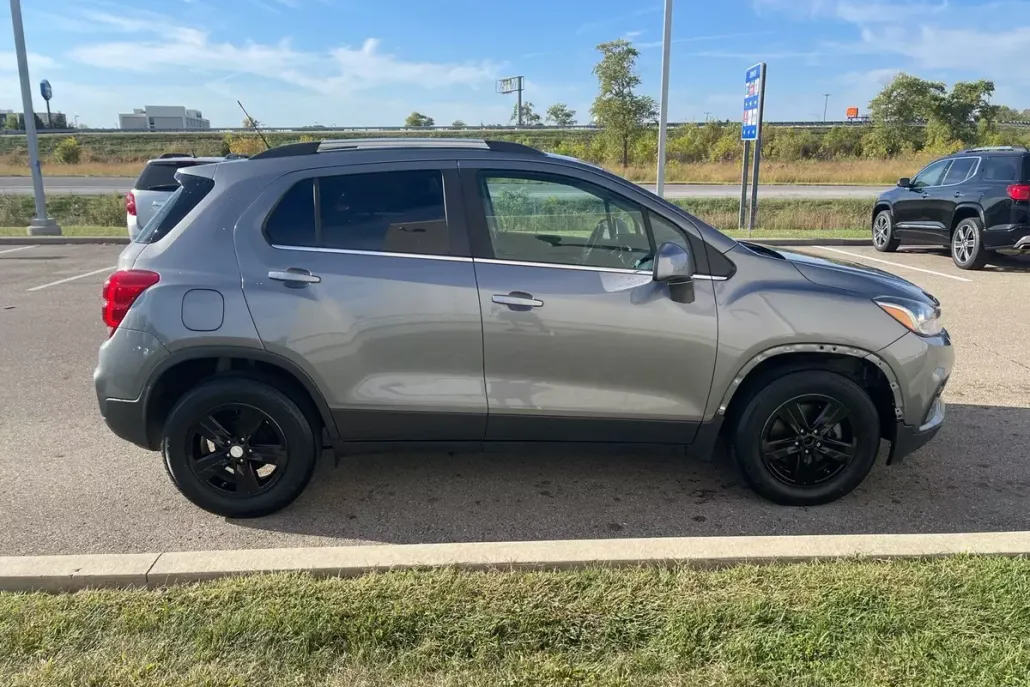 2020 Chevrolet Trax LT photo 1