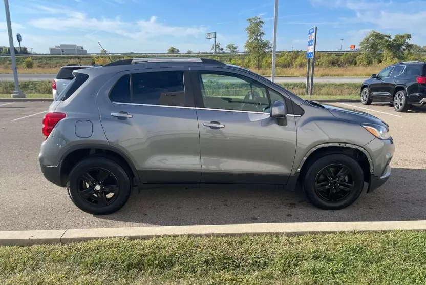 2020 Chevrolet Trax LT photo 1
