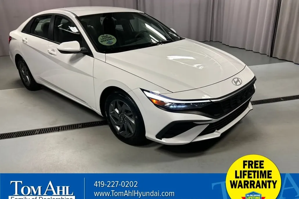 2024 Hyundai Elantra Hybrid Blue photo 1