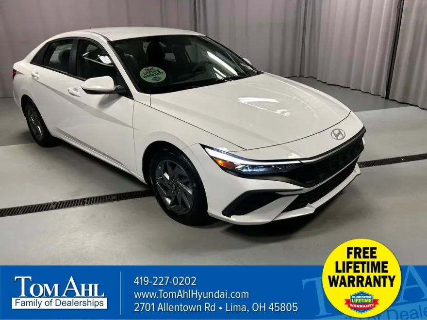 2024 Hyundai Elantra Hybrid Blue photo 1
