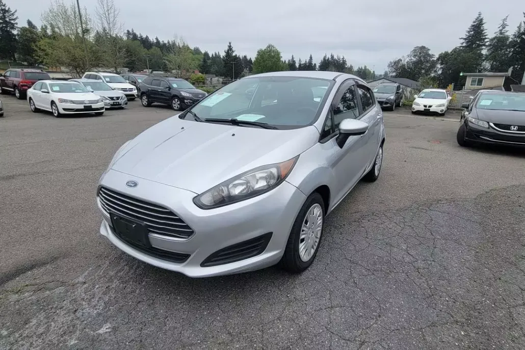 2016 Ford Fiesta S photo 1