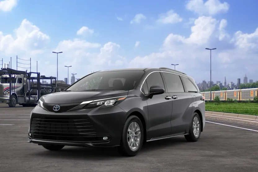 2025 Toyota Sienna XLE photo 1