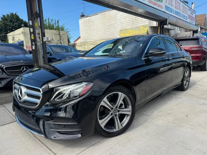 2019 Mercedes Benz E 300 4MATIC Sedan photo 1