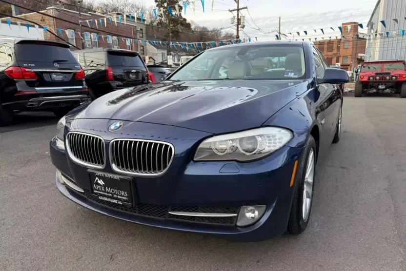 2013 Bmw 528xi 5-Series photo 1
