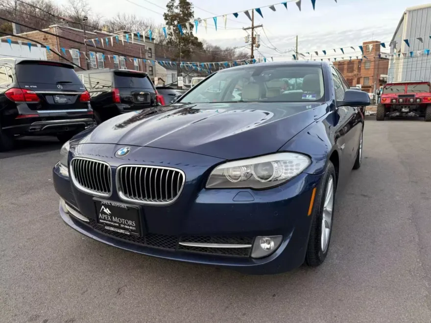 2013 Bmw 528xi 5-Series photo 1
