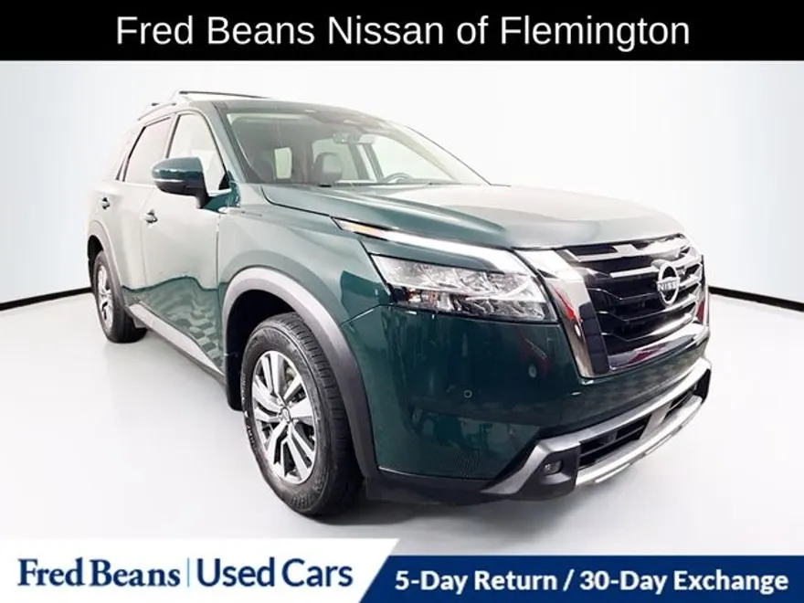 2023 Nissan Pathfinder SL photo 1