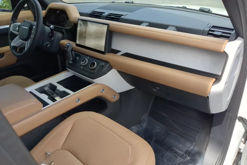 2025 Land Rover Defender 110 X-Dynamic SE photo 1