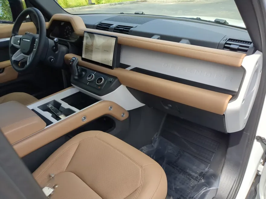 2025 Land Rover Defender 110 X-Dynamic SE photo 1