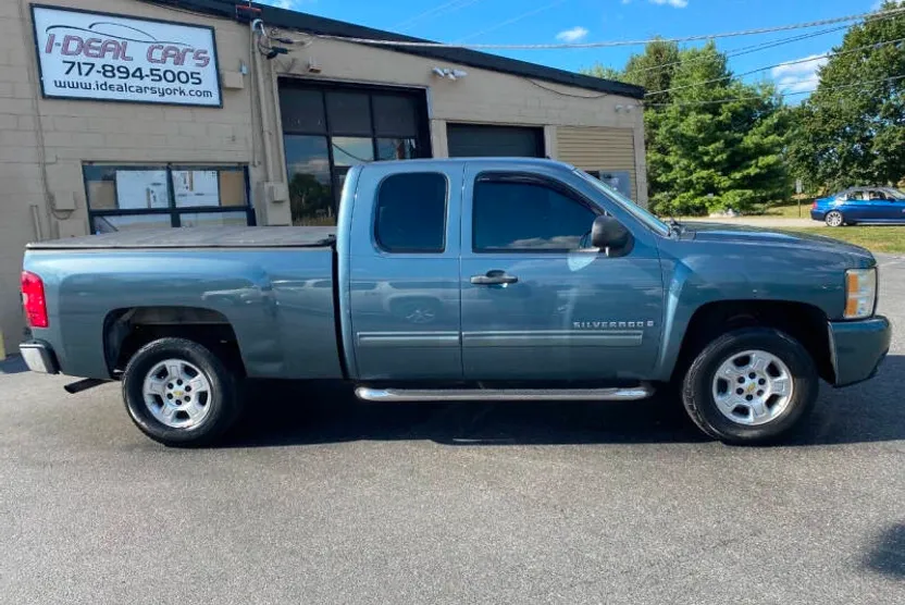 2009 Chevrolet Silverado 1500 LT photo 1