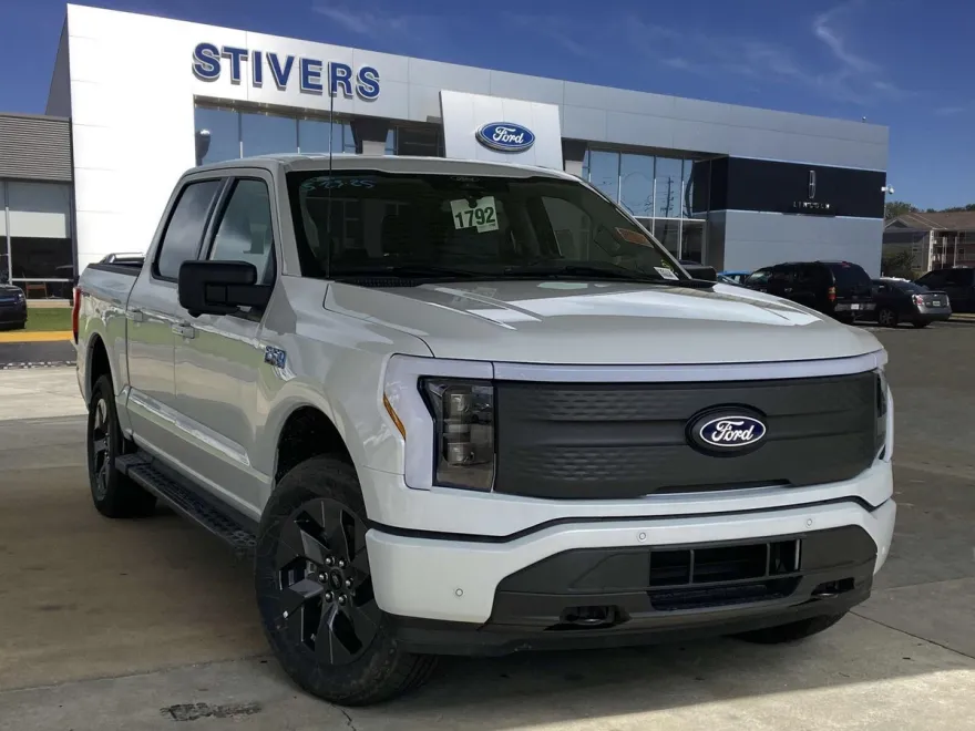 2025 Ford F-150 Lightning photo 1