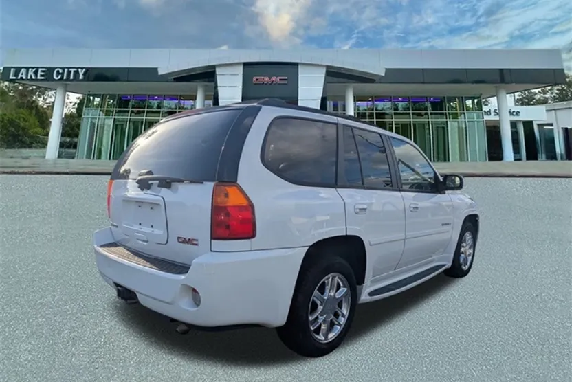 2009 Gmc Envoy Denali photo 1