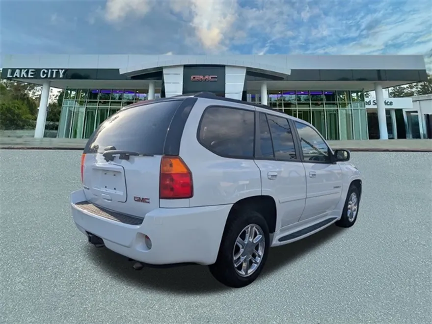 2009 Gmc Envoy Denali photo 1