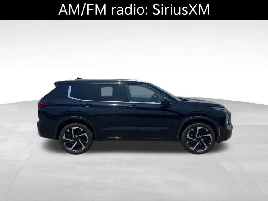 2022 Mitsubishi Outlander SEL photo 1