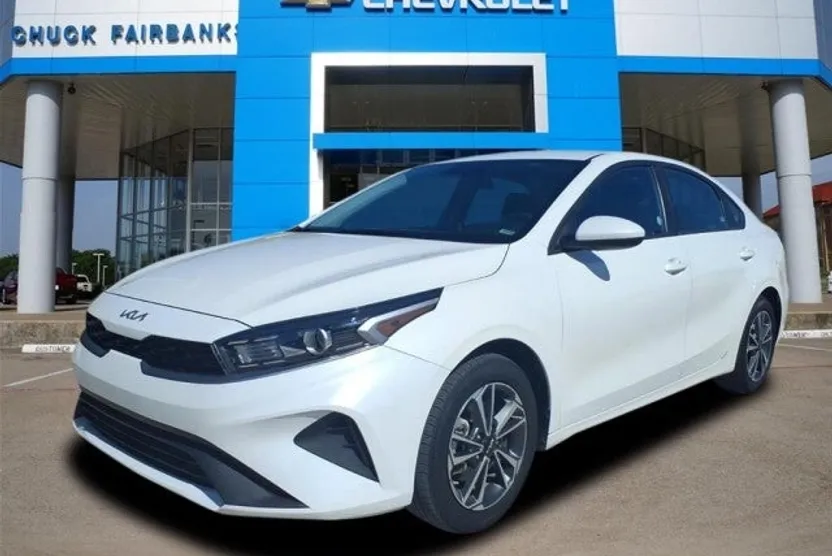 2024 Kia Forte LXS photo 1