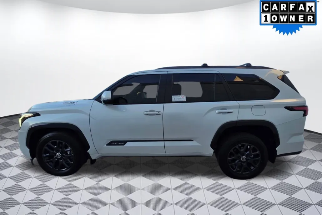 2024 Toyota Sequoia Platinum photo 1