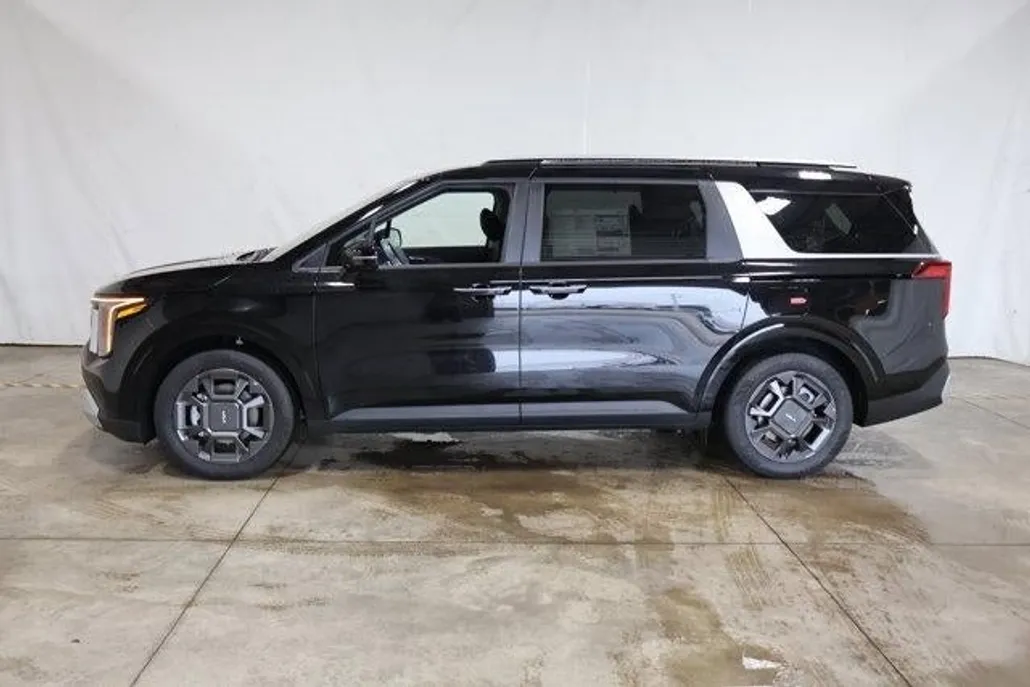 2026 Kia Carnival EX photo 1