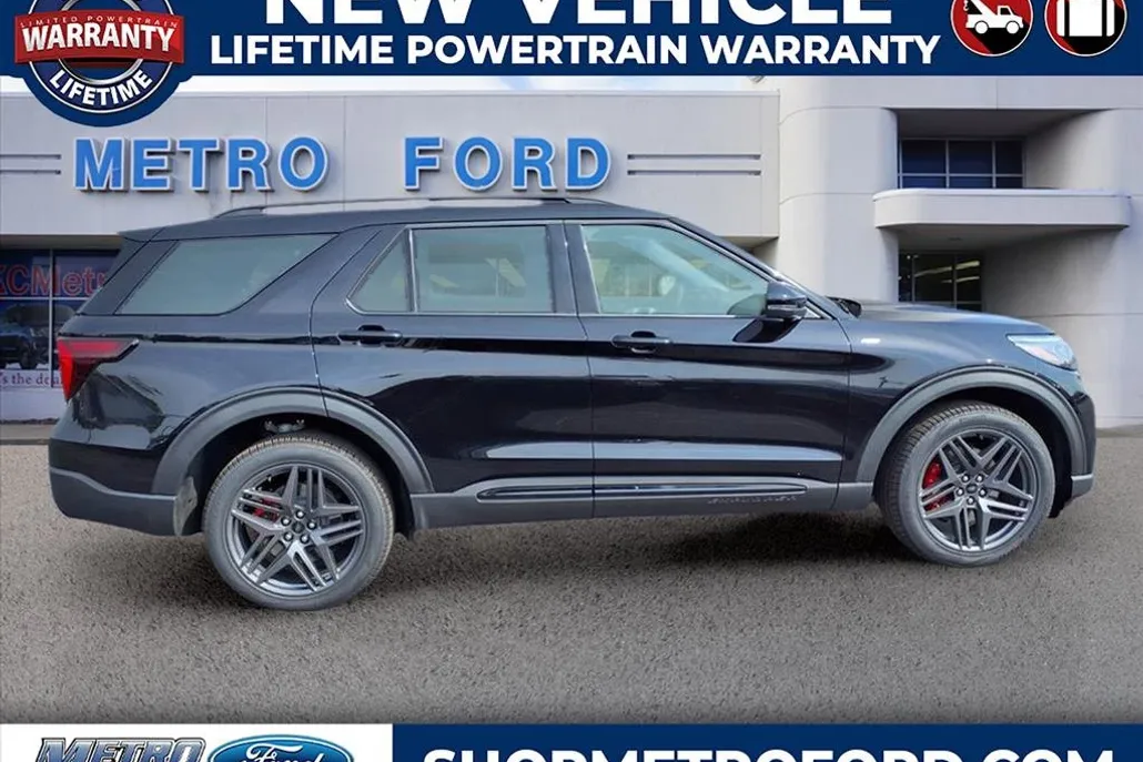 2025 Ford Explorer ST-Line photo 1