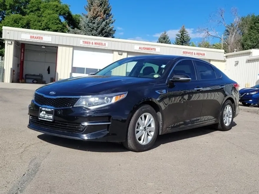 2017 Kia Optima LX photo 1