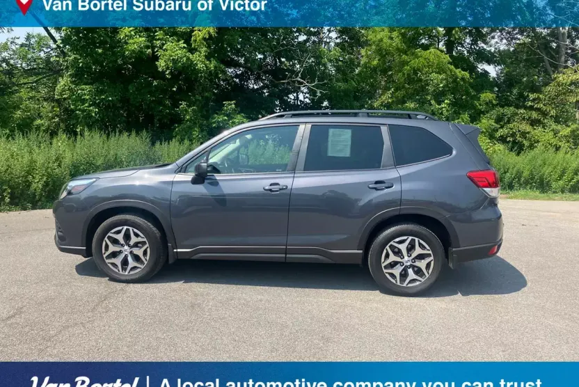 2022 Subaru Forester Premium photo 1