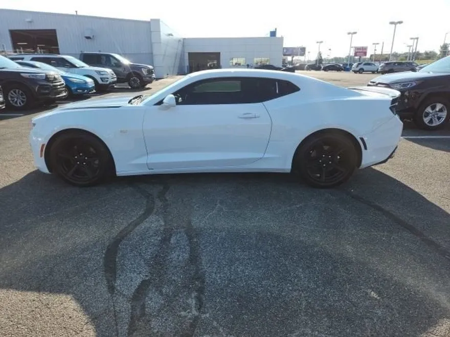 2016 Chevrolet Camaro 1LT photo 1
