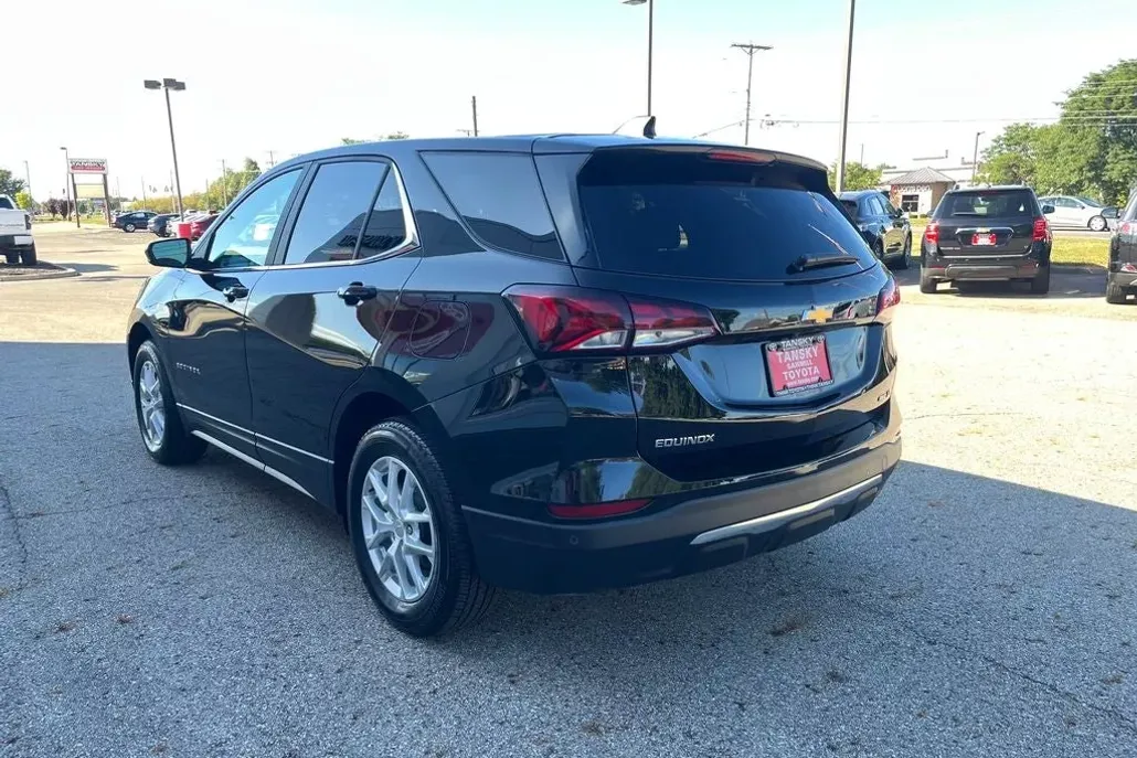 2024 Chevrolet Equinox LT photo 1