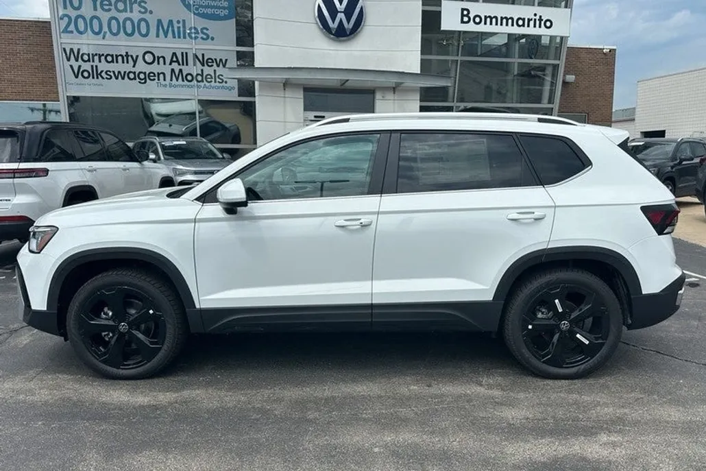 2025 Volkswagen Taos SEL photo 1