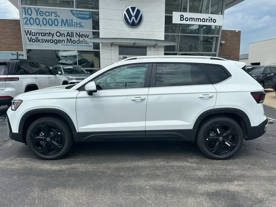 2025 Volkswagen Taos SEL photo 1