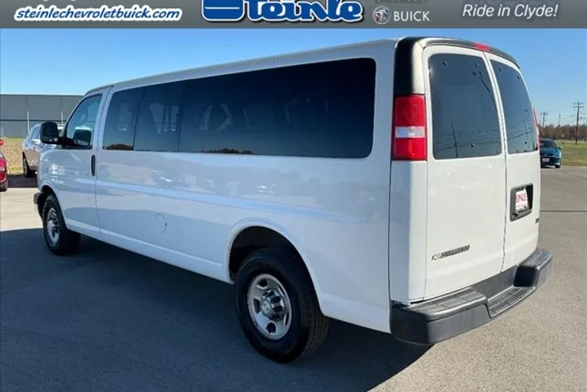 2019 Chevrolet Express Passenger 3500 LT photo 1