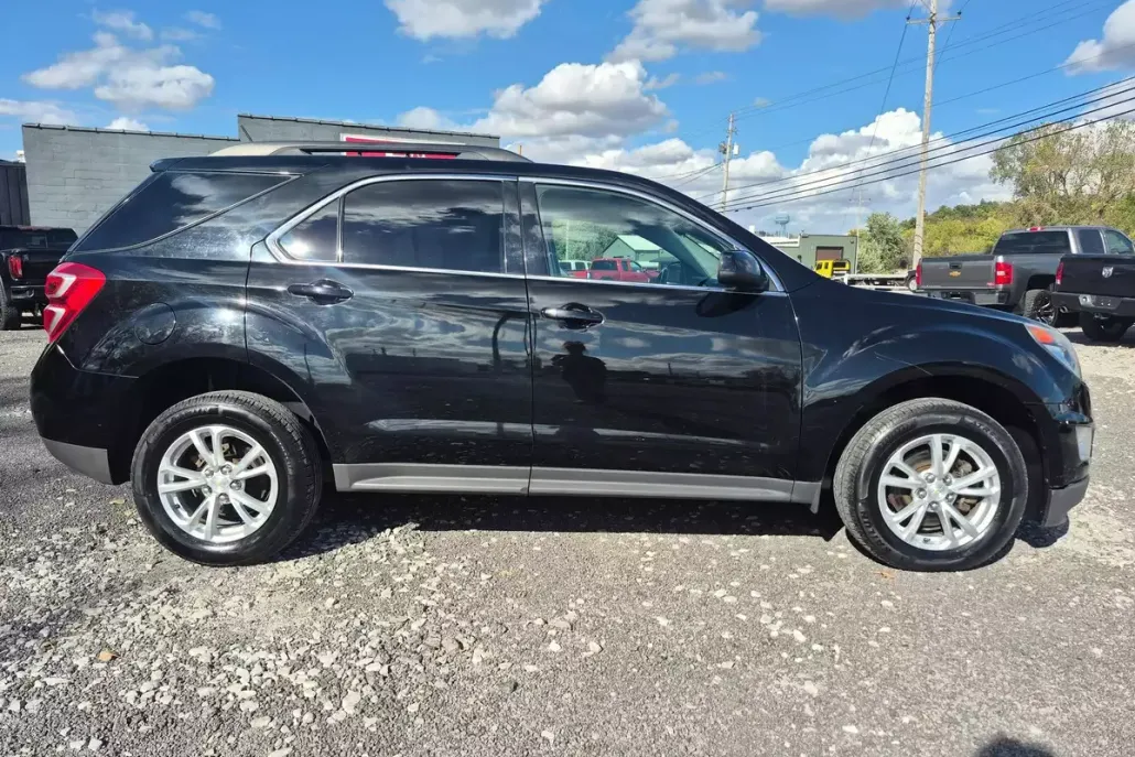 2016 Chevrolet Equinox LT photo 1