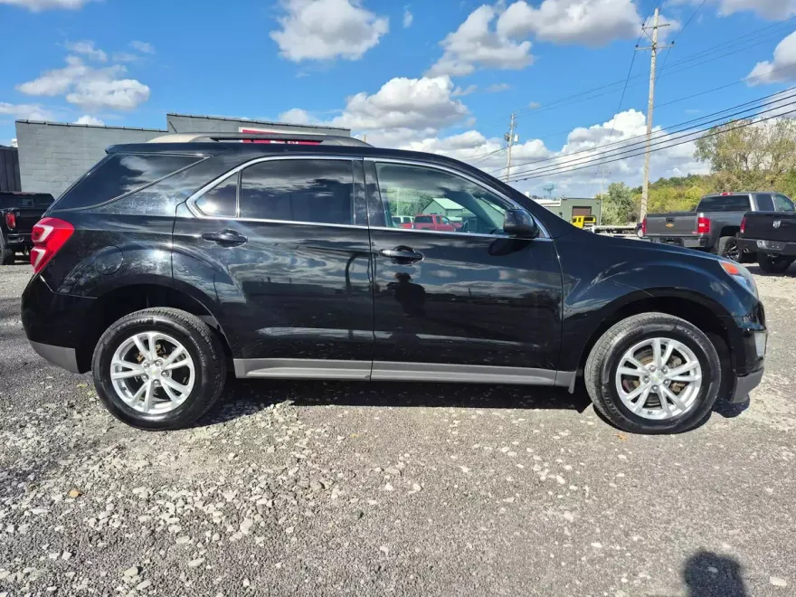 2016 Chevrolet Equinox LT photo 1