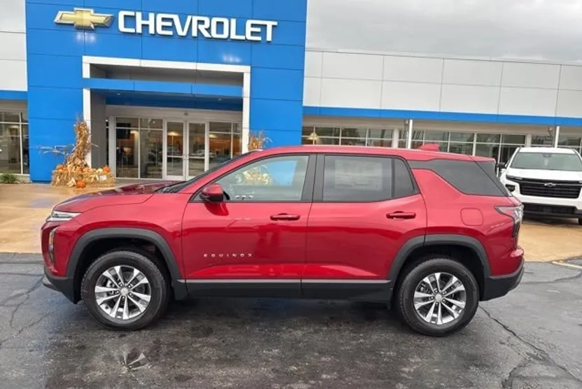 2026 Chevrolet Equinox LT photo 1