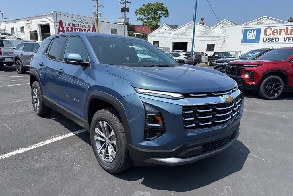 2026 Chevrolet Equinox LT photo 1