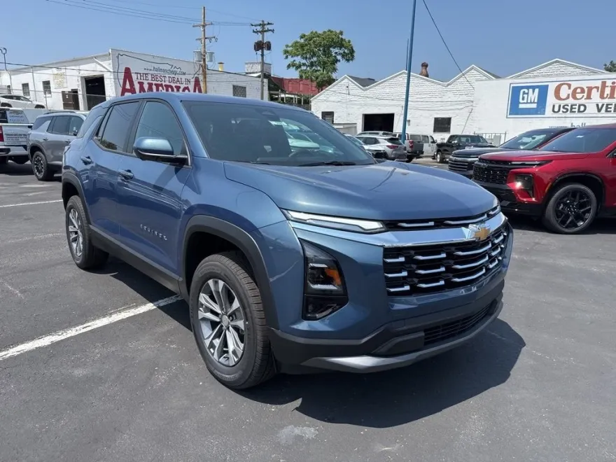 2026 Chevrolet Equinox LT photo 1
