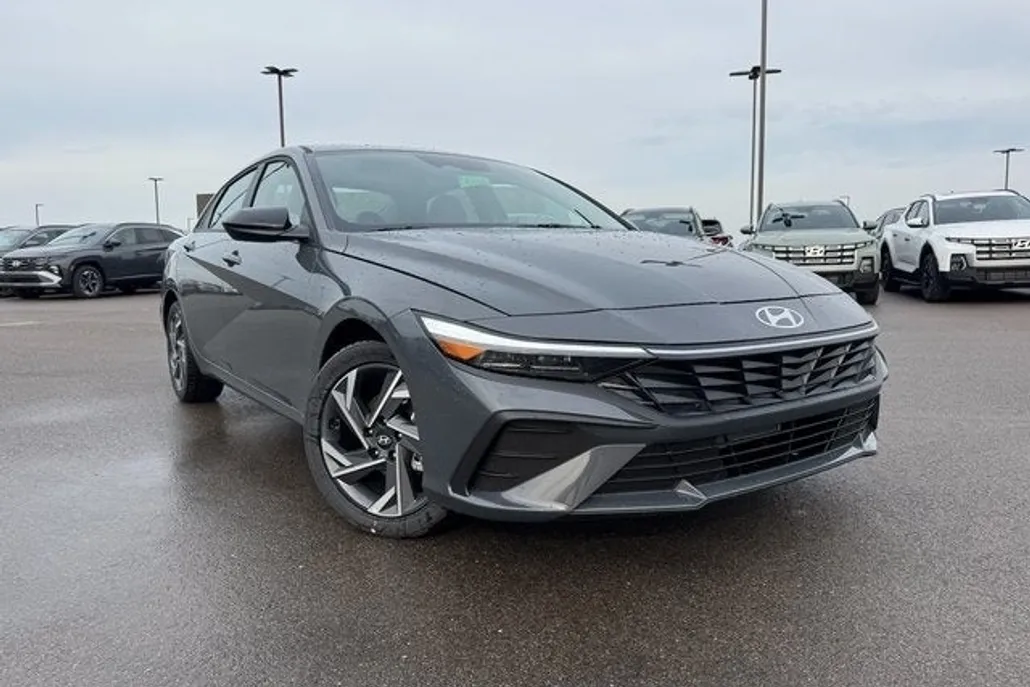 2025 Hyundai Elantra SEL Sport photo 1