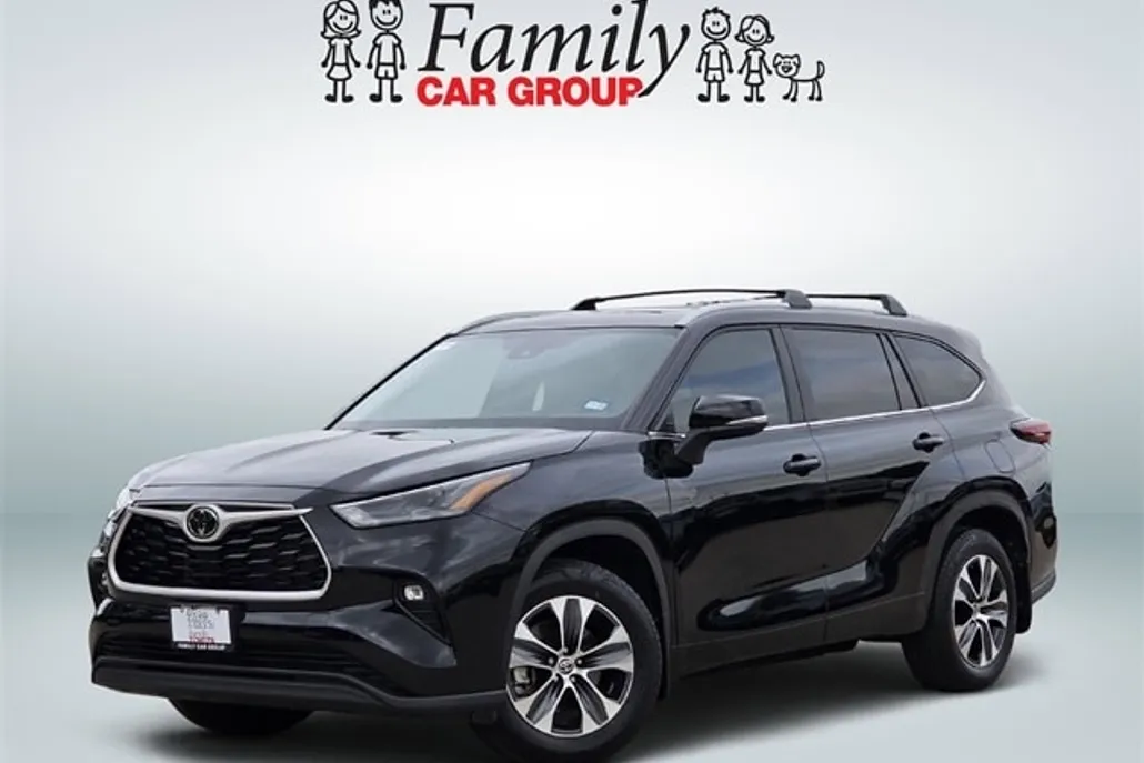 2024 Toyota Highlander XLE photo 1