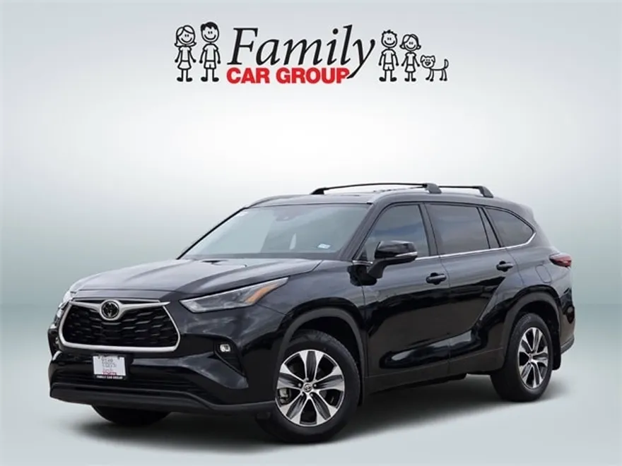 2024 Toyota Highlander XLE photo 1