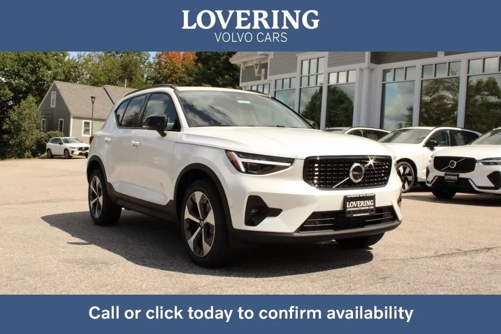 2025 Volvo XC40 Plus photo 1