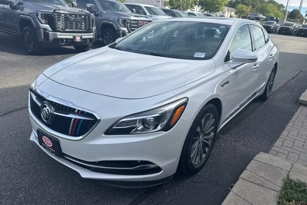 2018 Buick LaCrosse Essence photo 1