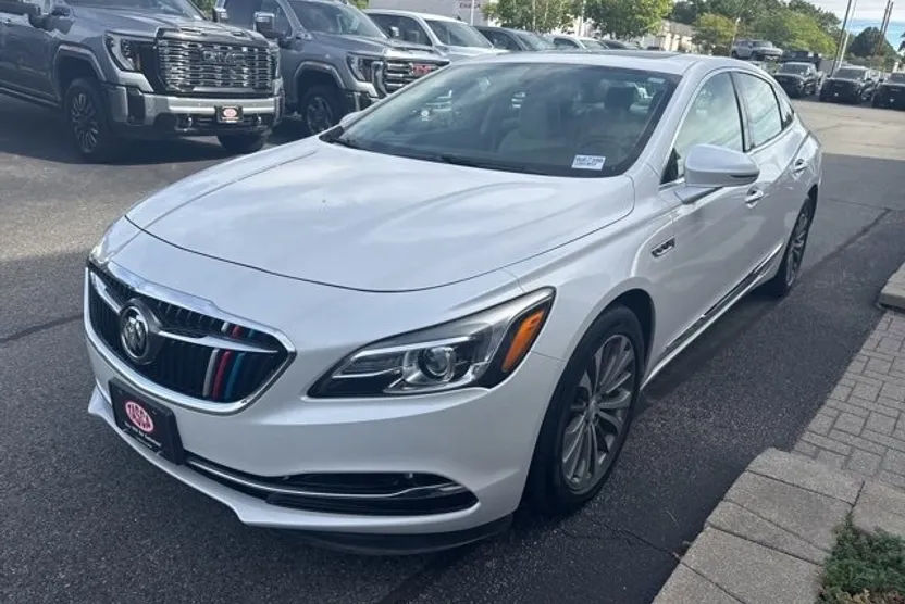 2018 Buick LaCrosse Essence photo 1