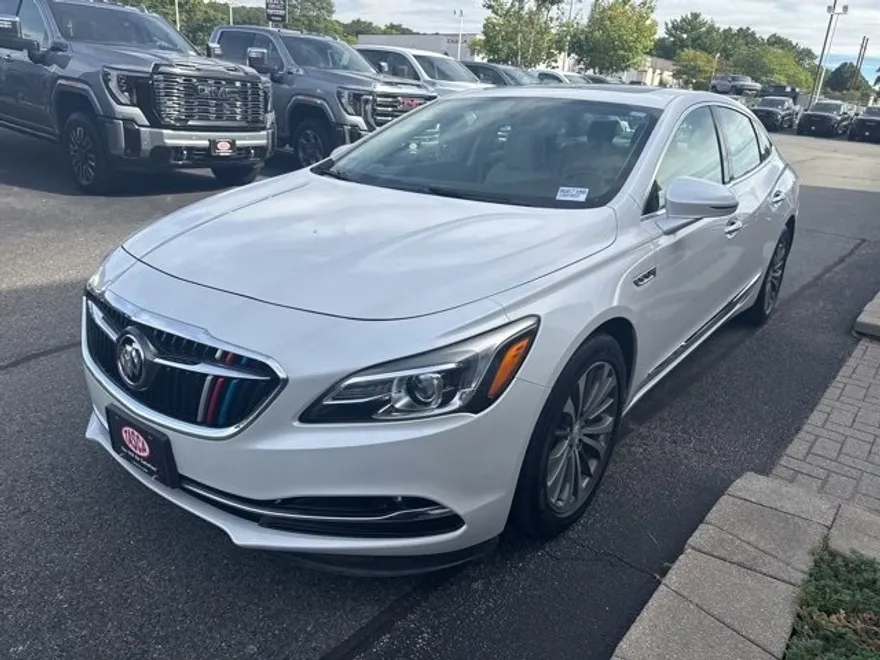 2018 Buick LaCrosse Essence photo 1