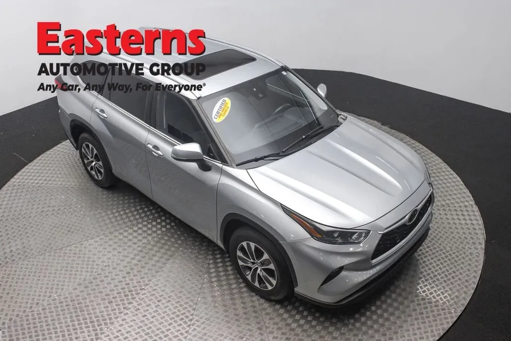 2023 Toyota Highlander XLE photo 1